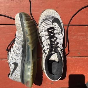 Nike Air Max 2016 running shoe.