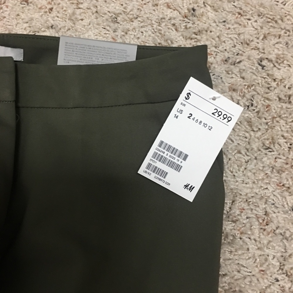 H&M cropped olive pants. NWT
