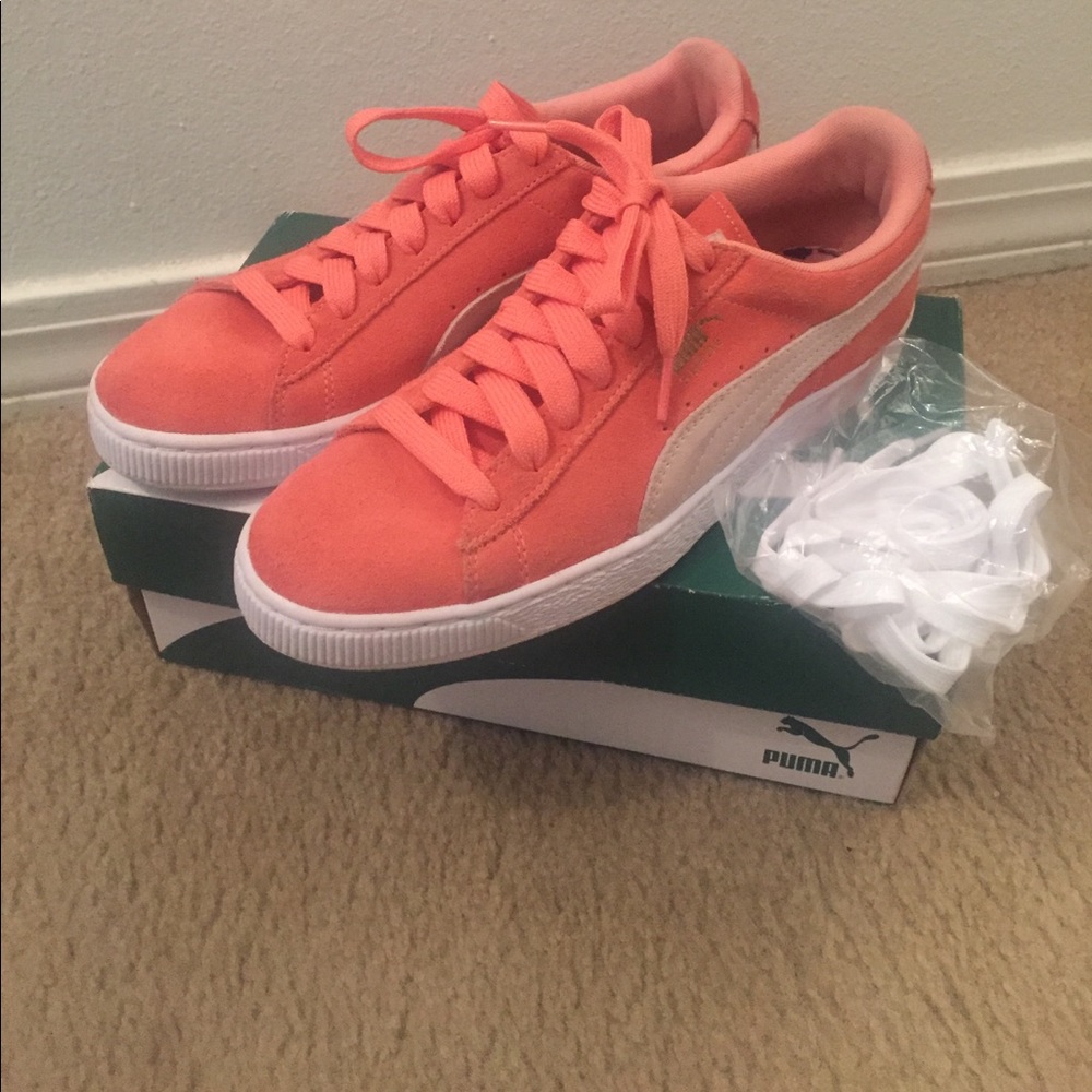 Women's suede classics