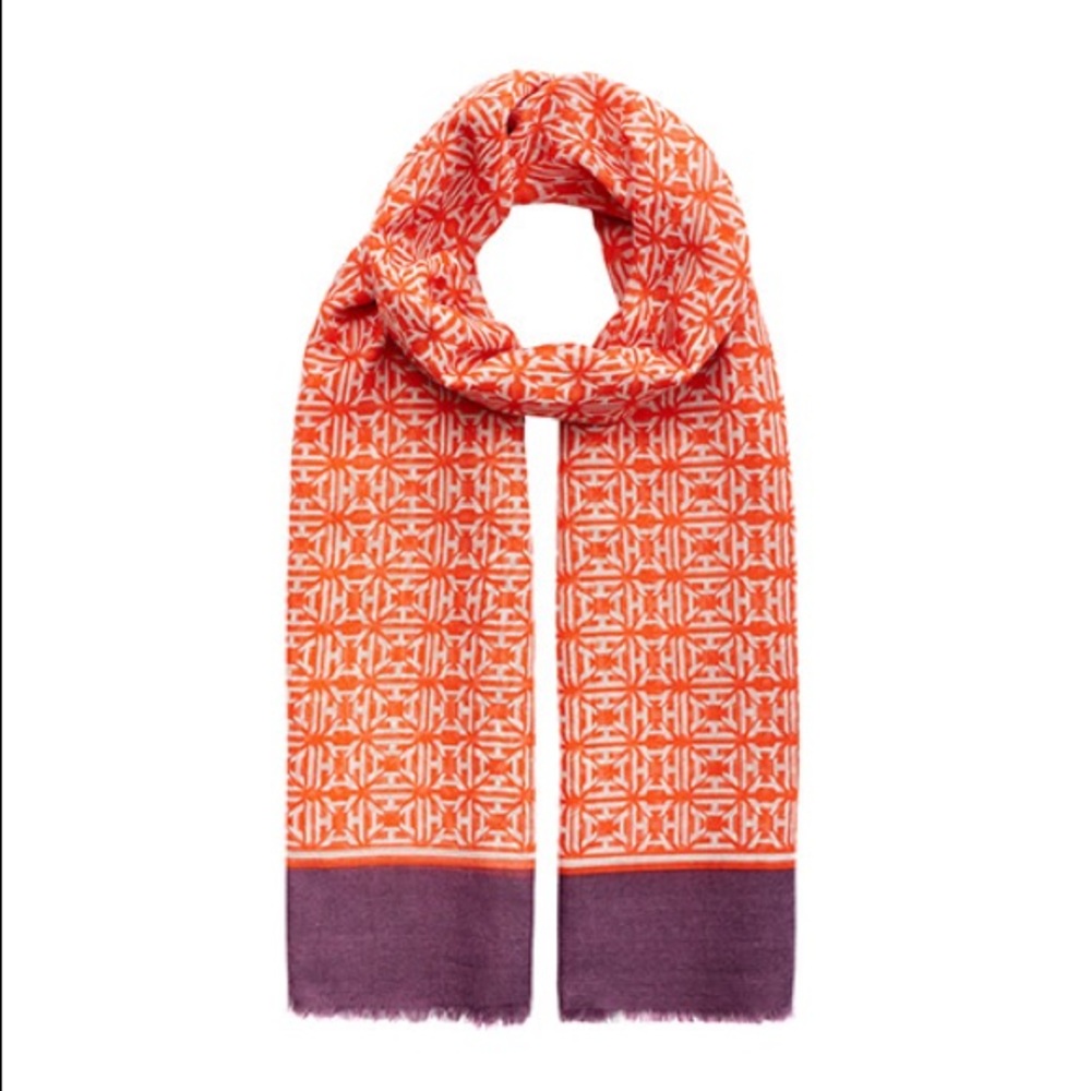 India Hicks soft scarf. Perfect for every season.