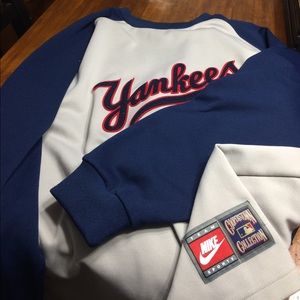 Yankees sweatshirt