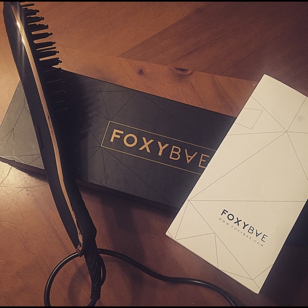 FoxyBae Rose Gold hair straightening brush
