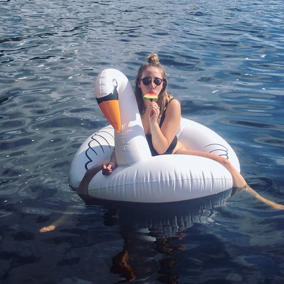 Meet your Posher, Carlyn - Picture 1 of 1