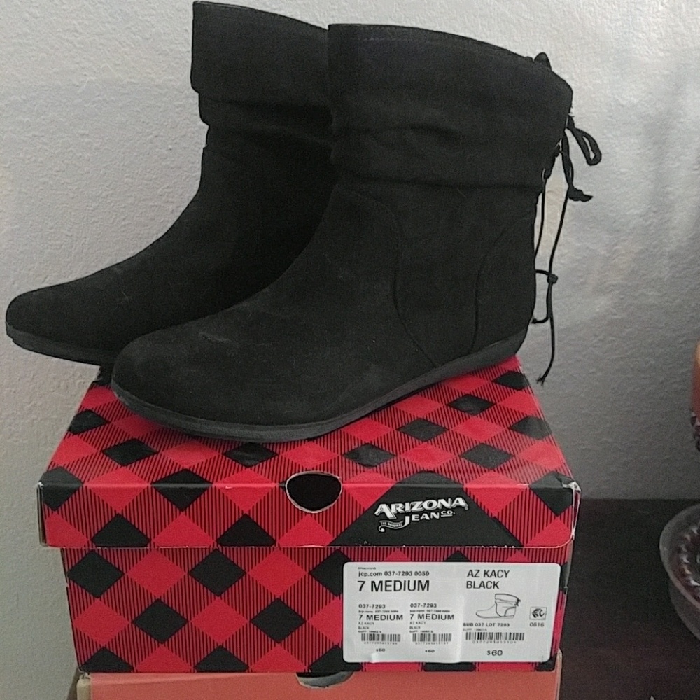 New Arizona Kacy Boots- size 7