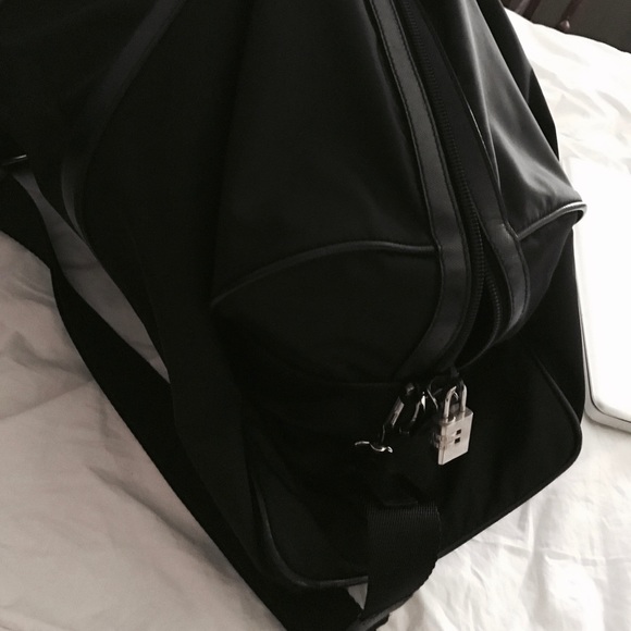 Prada - Picture 2 of 4