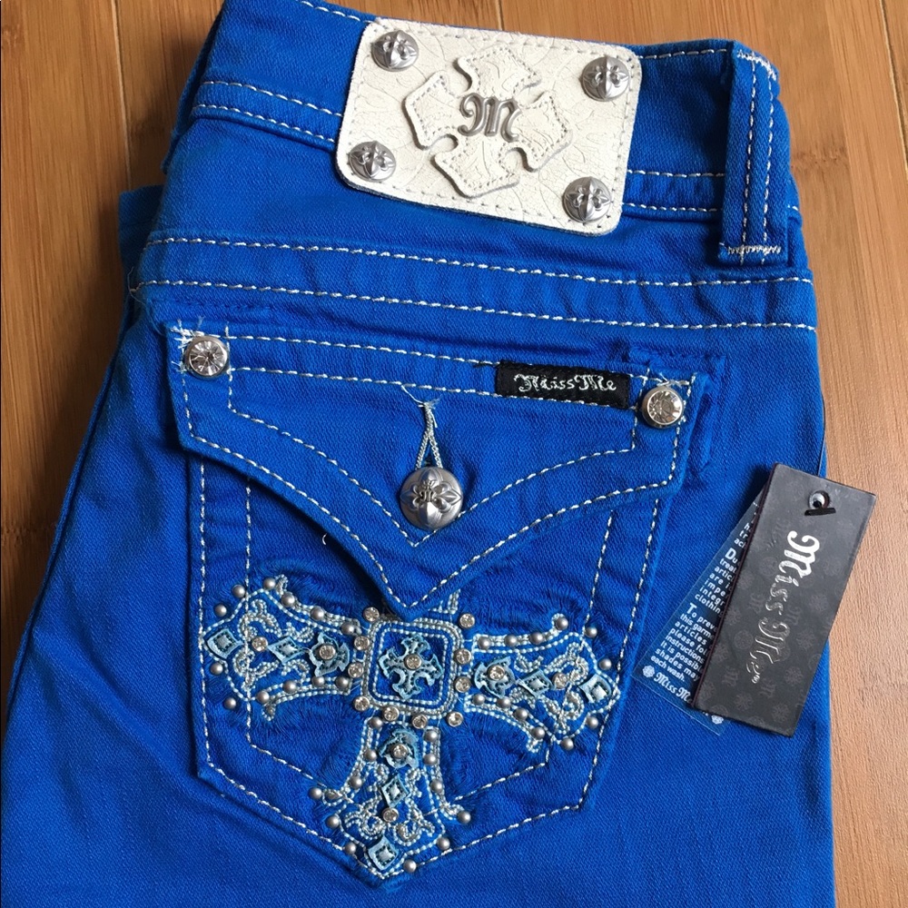 Miss Me Gorgeous Blue Capris. Size 26