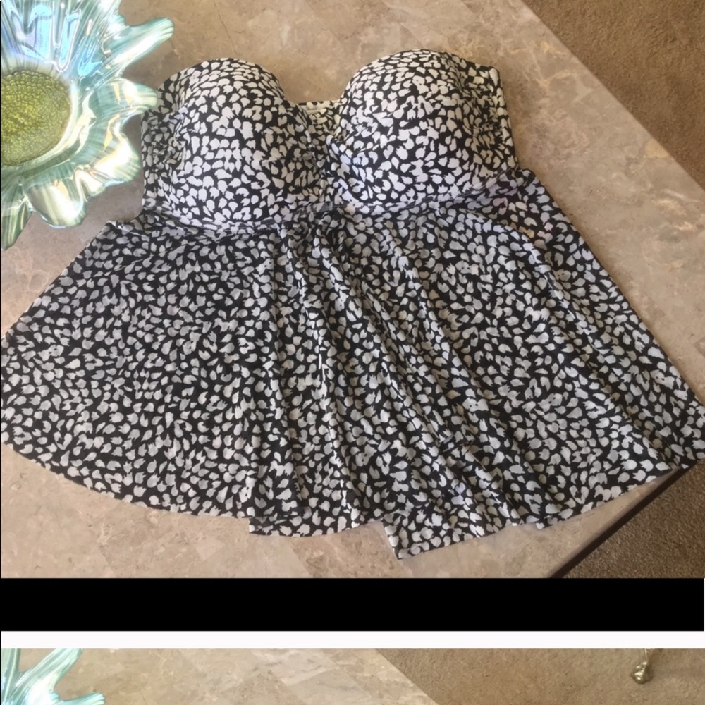 Figure flattering Tankini / strapless  swim top.