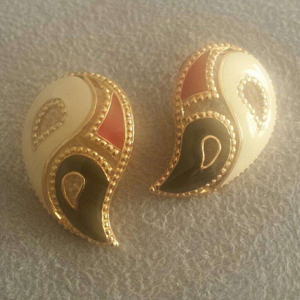 BLACK,RED AND WHITE EARRINGS