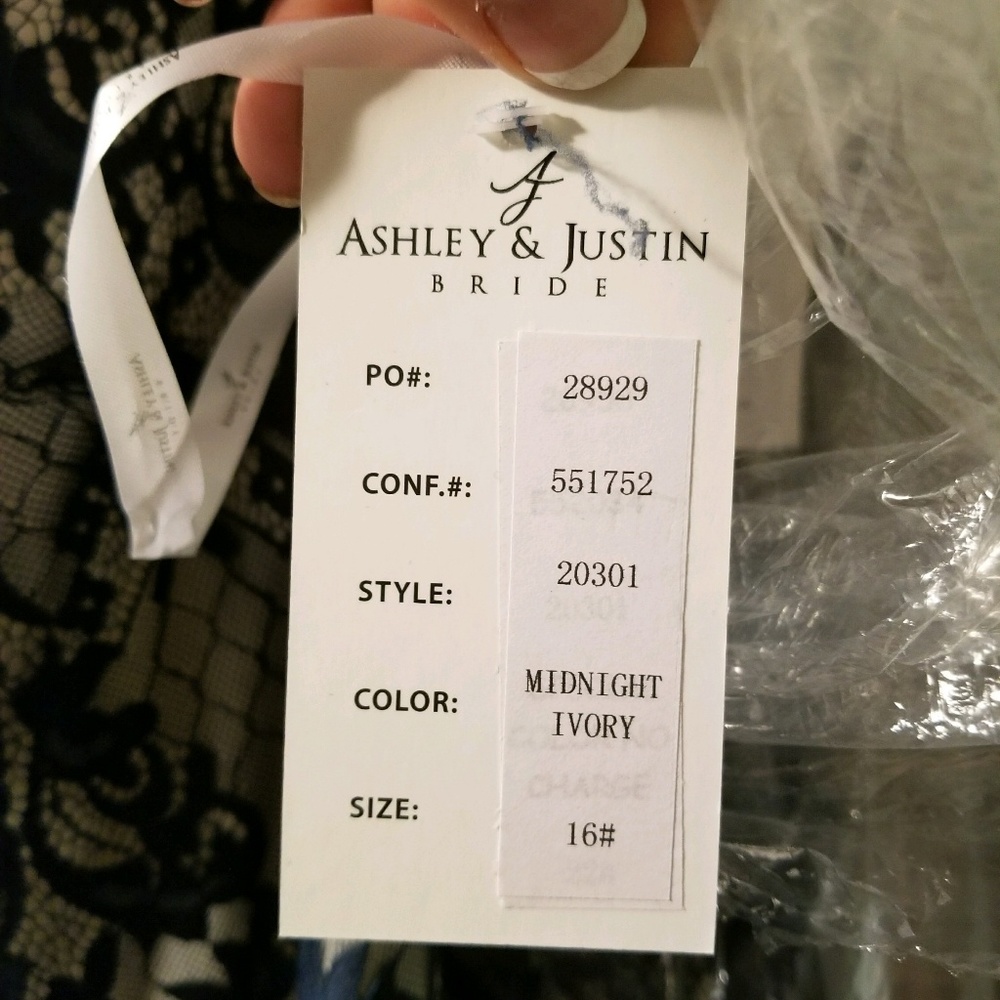 Dress - Picture 4 of 5
