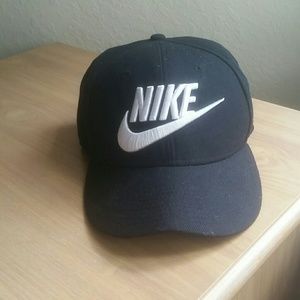Snap-back NIKE Hat