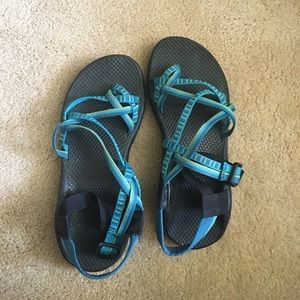 excellent condition chacos