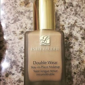 Estée Lauder DW in 1N2 Ecru