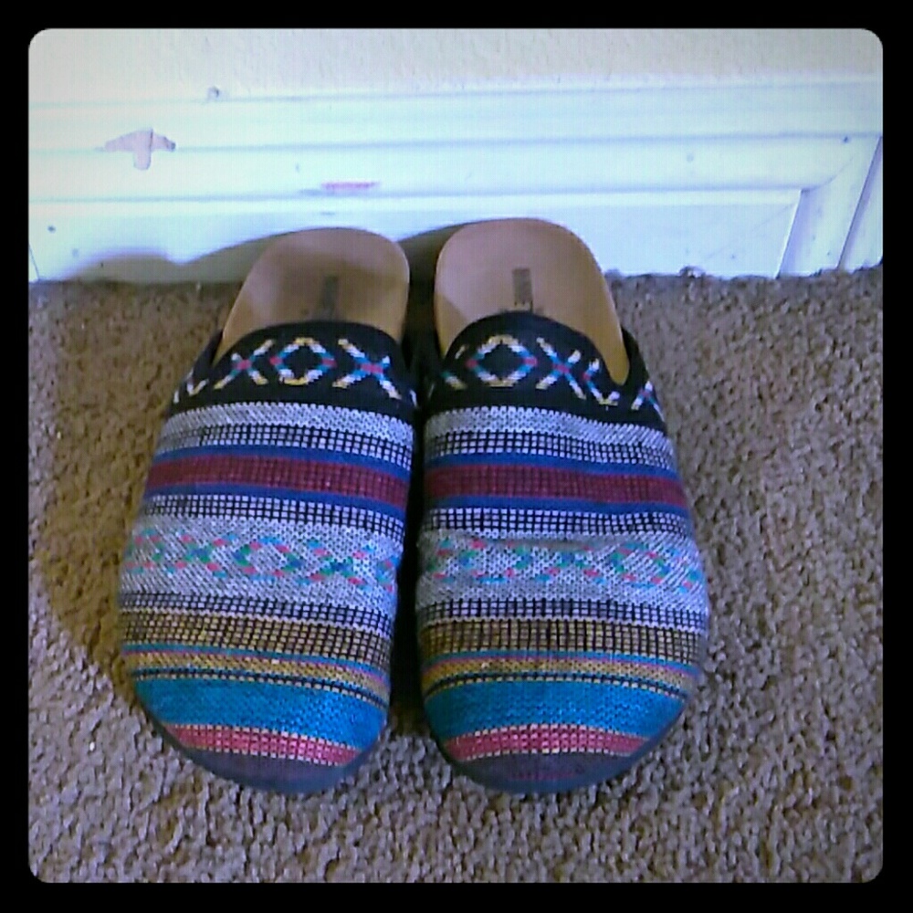 Minnetonka slip ons, size 10