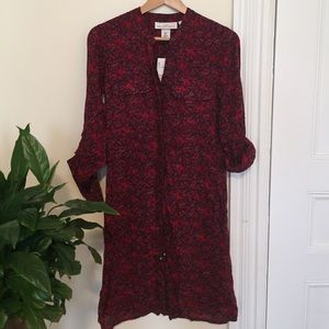 Red flower patterned H&M shirtdress. Size 4. NWT.