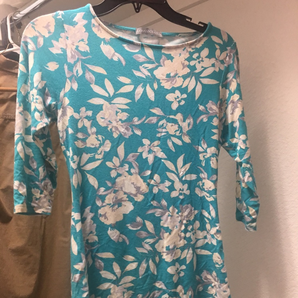 Turquoise floral 3/4 sleeve top