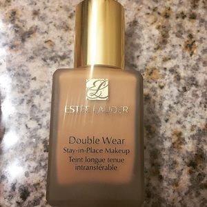 Estée Lauder DW Foundation in 3W1 Tawny