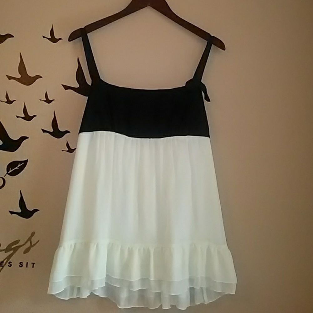 👚Blouse - Black and white blouse👚