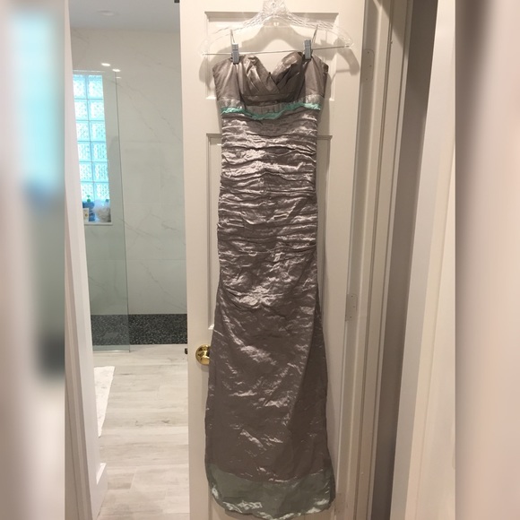 Nicole Miller Gown - Picture 1 of 3