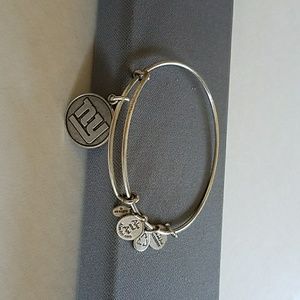 Alex & Ani Bracelet with NY Giants charm (retired)