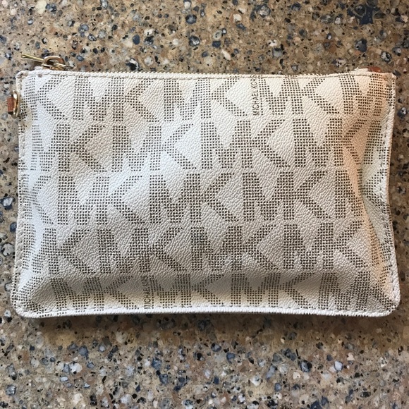 Michael Kors - Picture 2 of 2