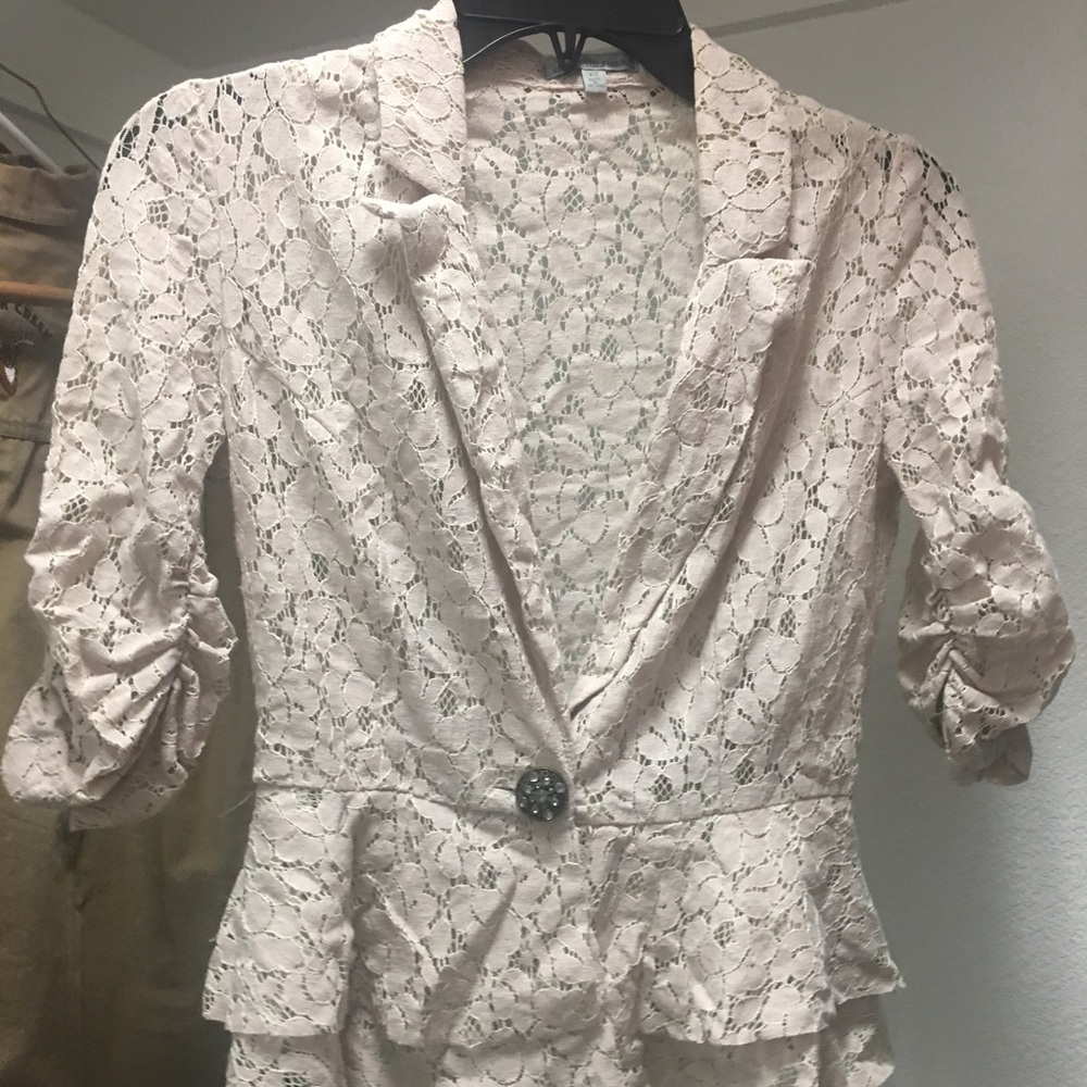Lace 3/4 sleeve blazer in ivory