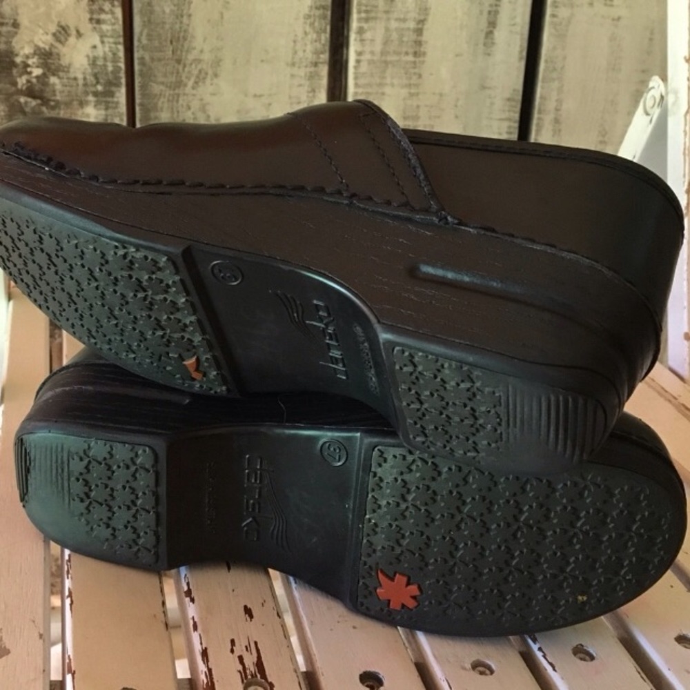 Black Dansko Slip-resistant Work Clogs