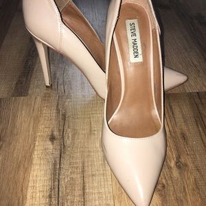 Nude pumps