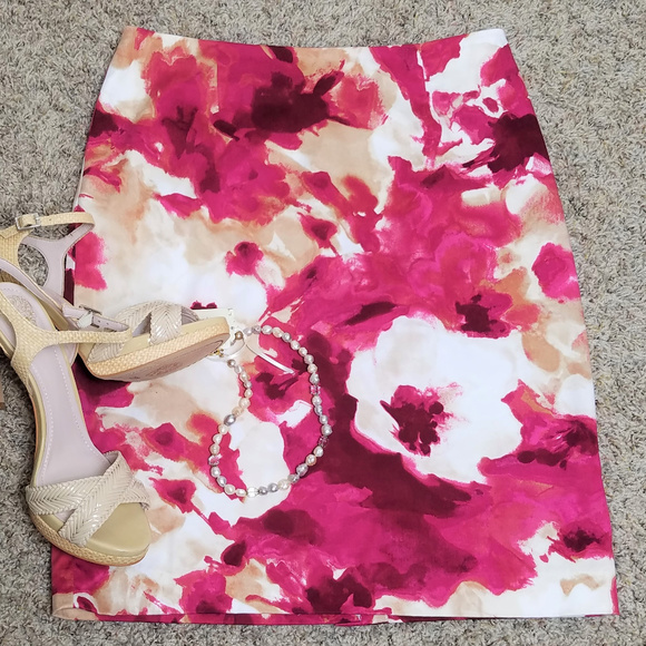 Jones New York Dresses & Skirts - Jones Wear Floral Pencil Skirt SZ 8