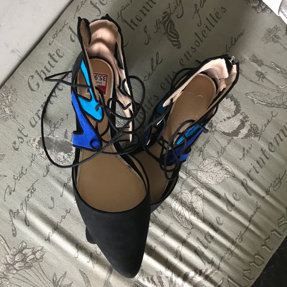 Shoes - Picture 2 of 3