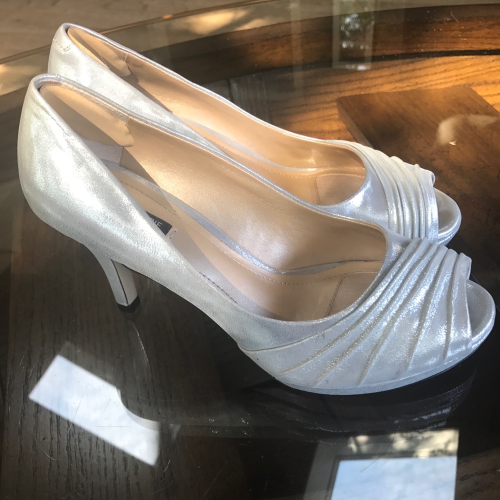 Great pumps that go with all colors!