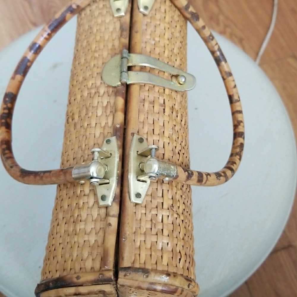 Tan straw purse