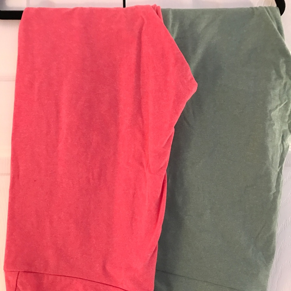 Two solid LuLaRoe TC leggings