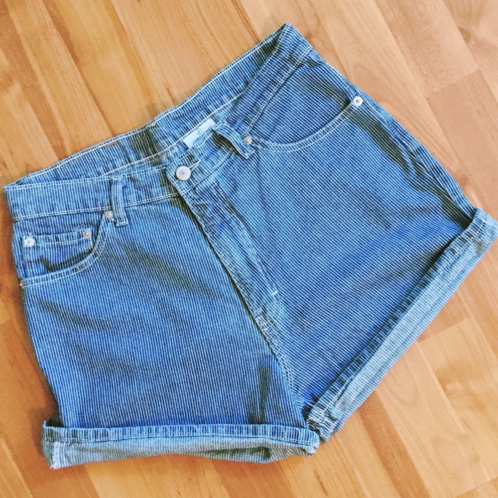 Vintage Jordache Jean Shorts - Picture 3 of 8