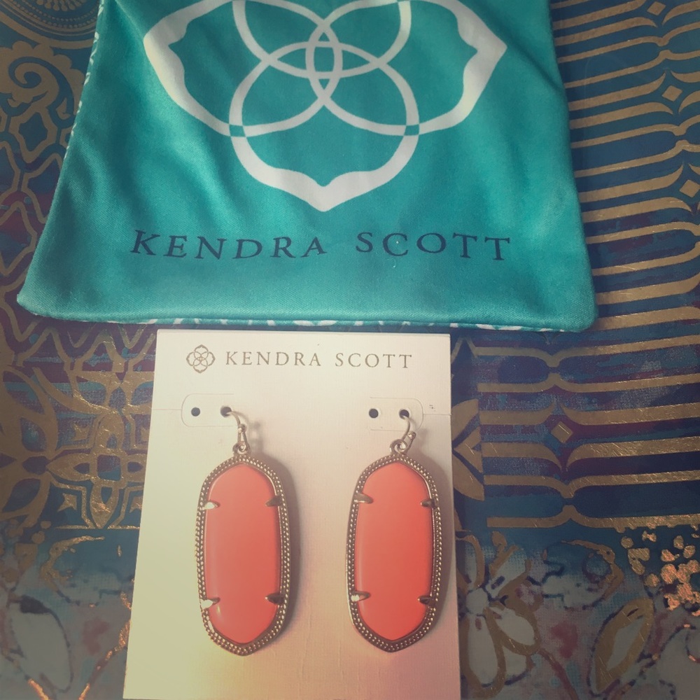 NWT Kendra Scott Elle earrings in coral!