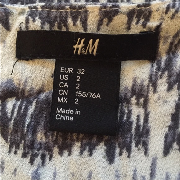 Blue and White Patterned H&M Mini Dress. Size 2. - Picture 3 of 6