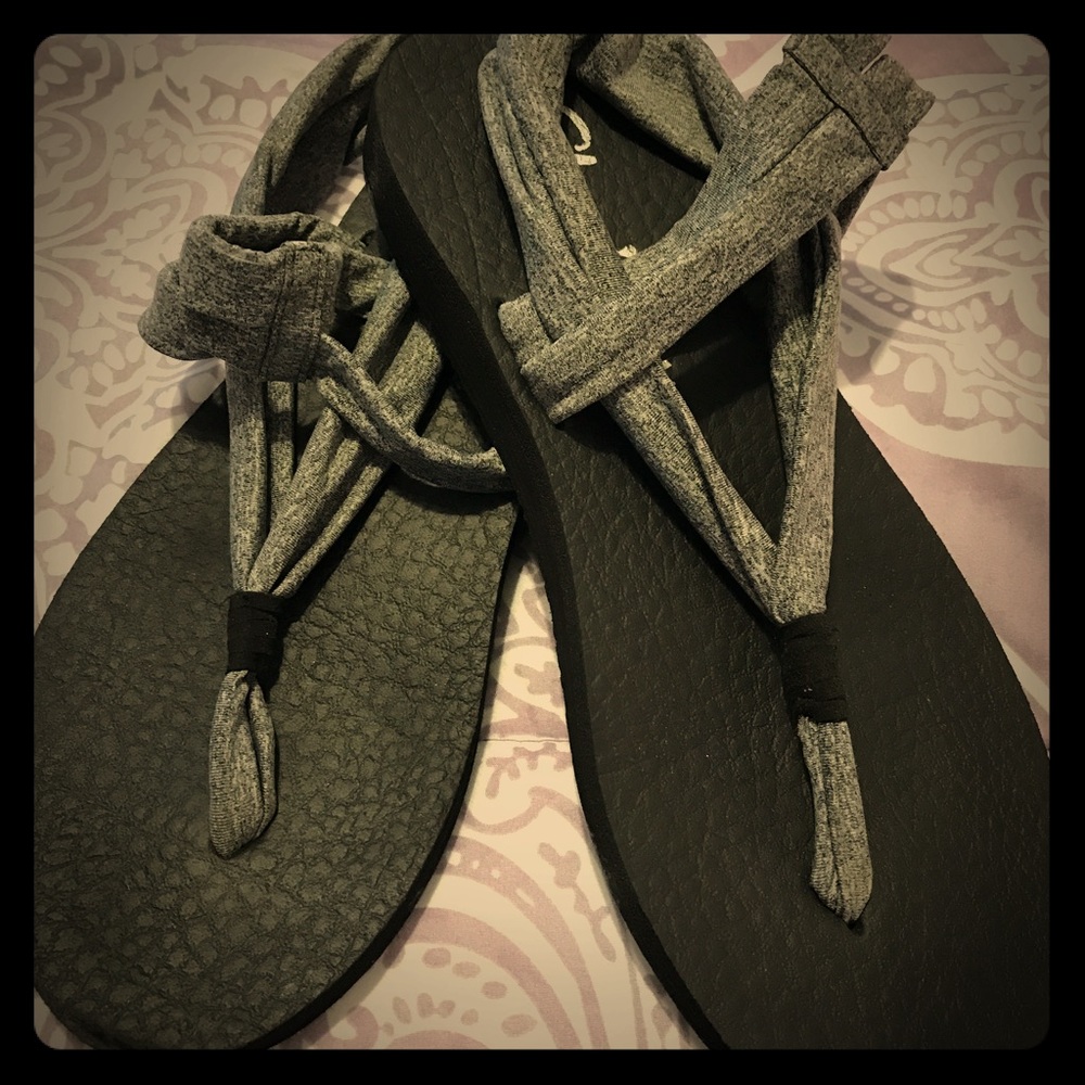 🛍Last Chance🛍 Grey Skechers yoga sandals