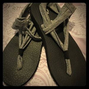 🛍Last Chance🛍 Grey Skechers yoga sandals