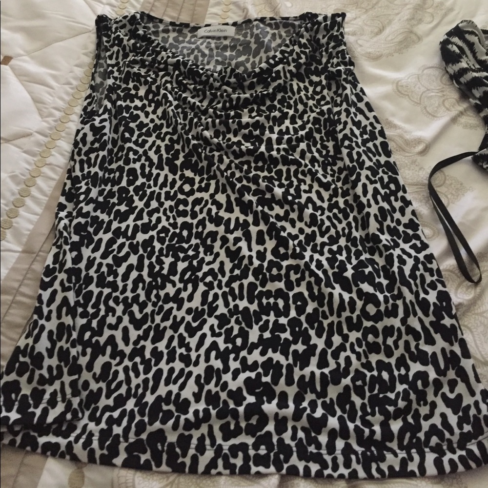 Black and white leopard print sleeveless shirt