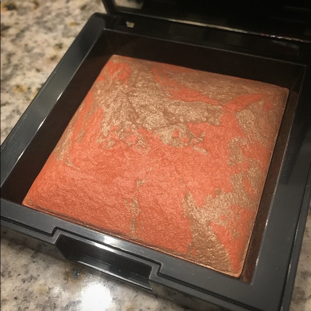Bare Minerals Invisible Glow in Dark to Deep