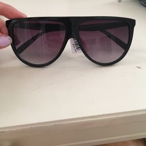 sunglasses w/ tag still on