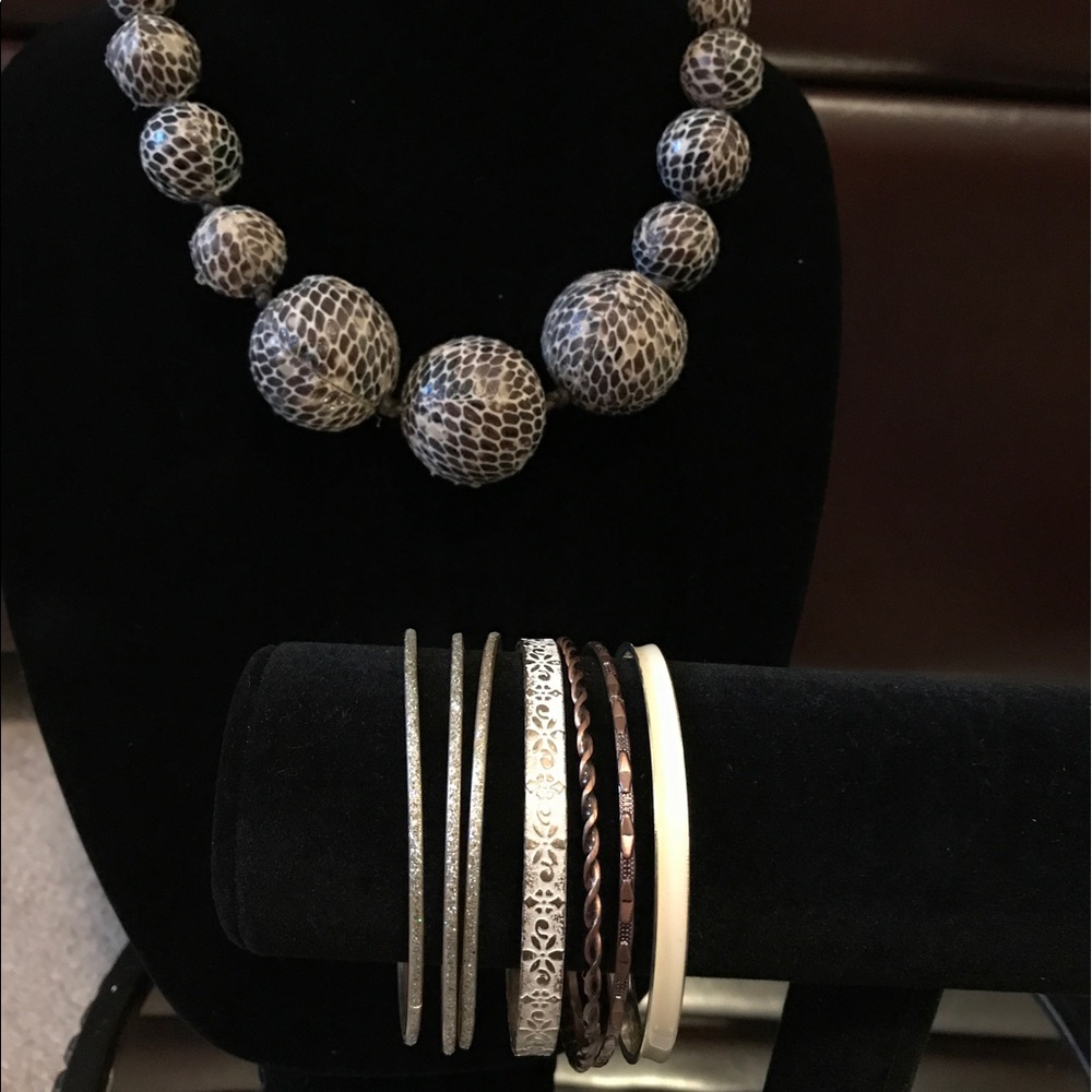 Chocker with coordinating bangles