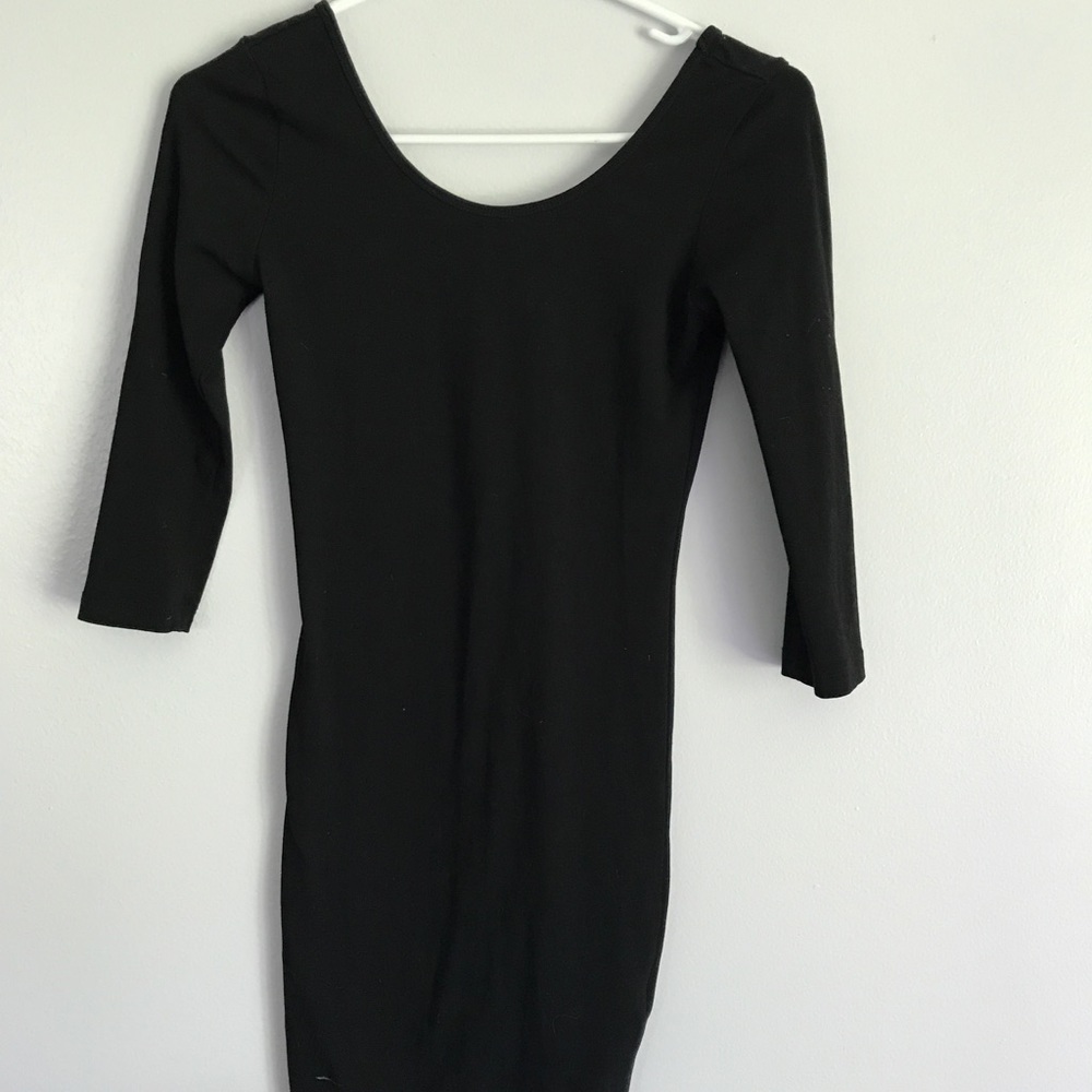 Black bodycon dress