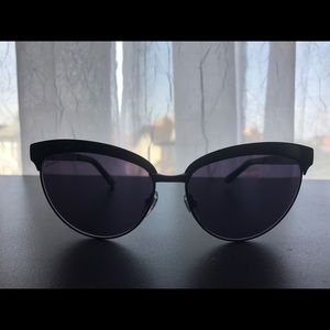GUCCI Cat Eye Sunnies