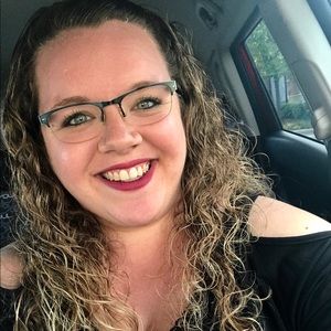 Meet your Posher, Stacy