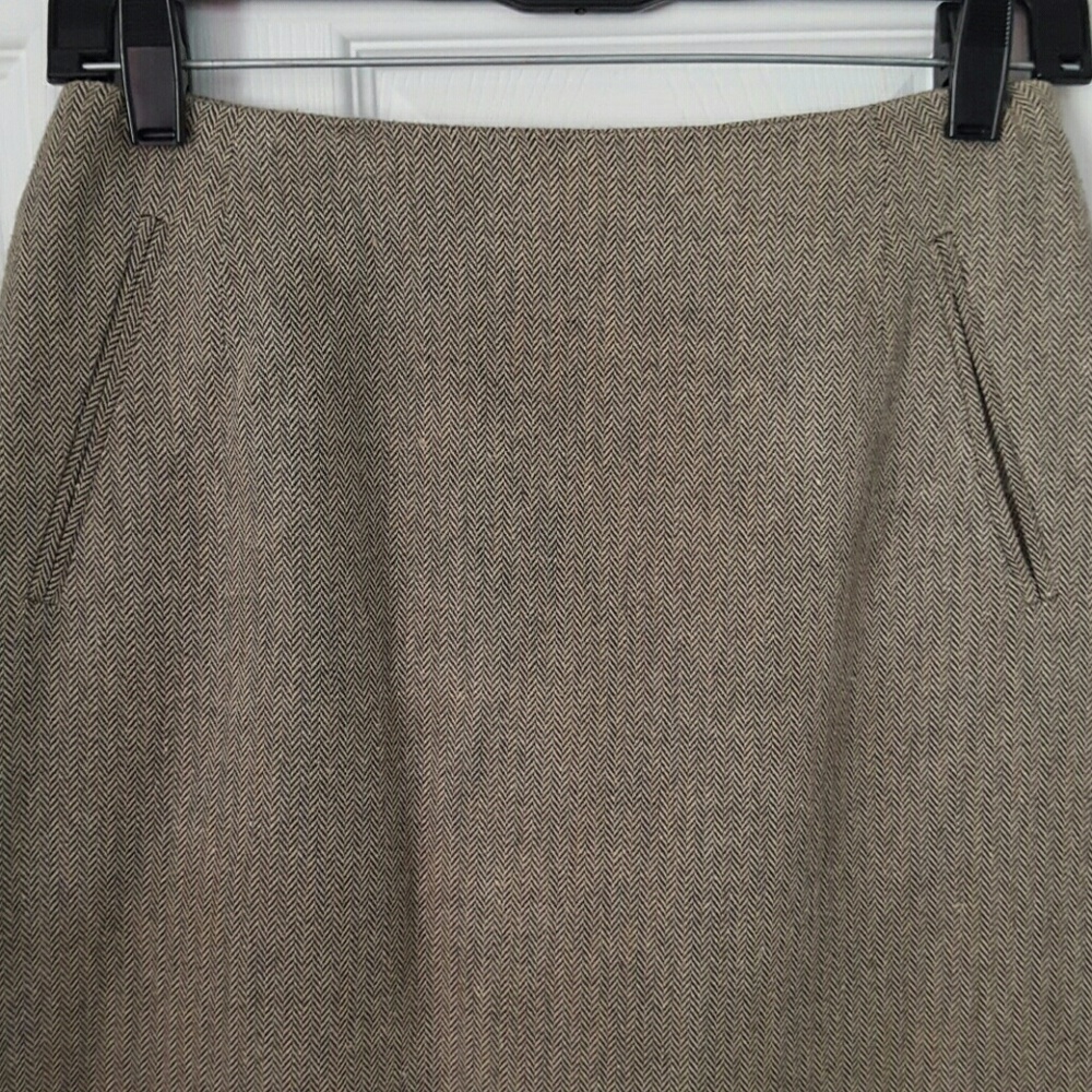 Banana Republic herringbone tweed skirt - Picture 3 of 7
