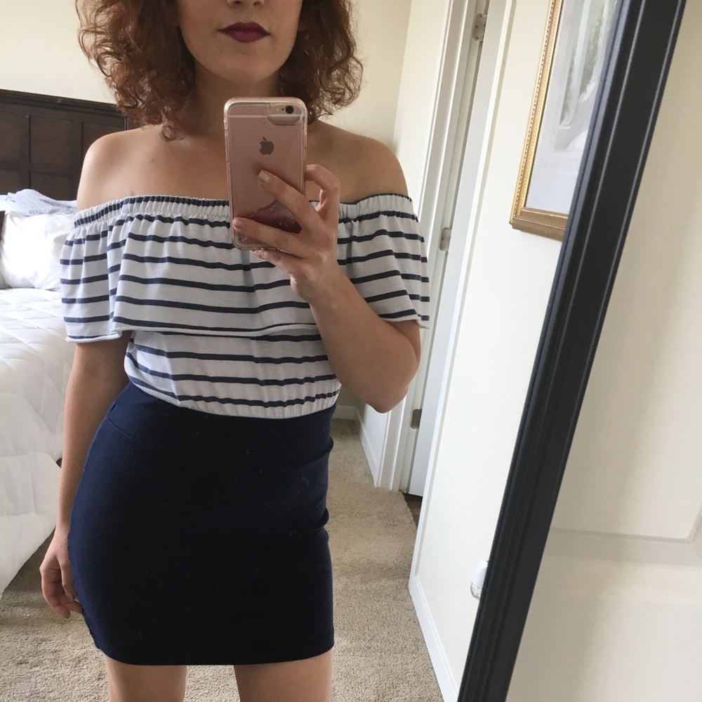 ✨MOVING SALE✨⚓️Stripe Off Shoulder Bodycon Dress