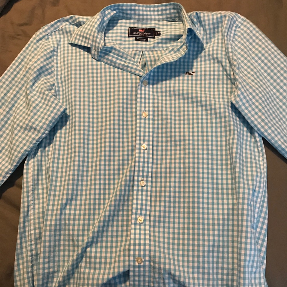 Blue and white vineyard vines button down shirt