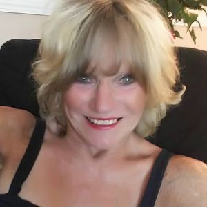 Meet your Posher, Carrie