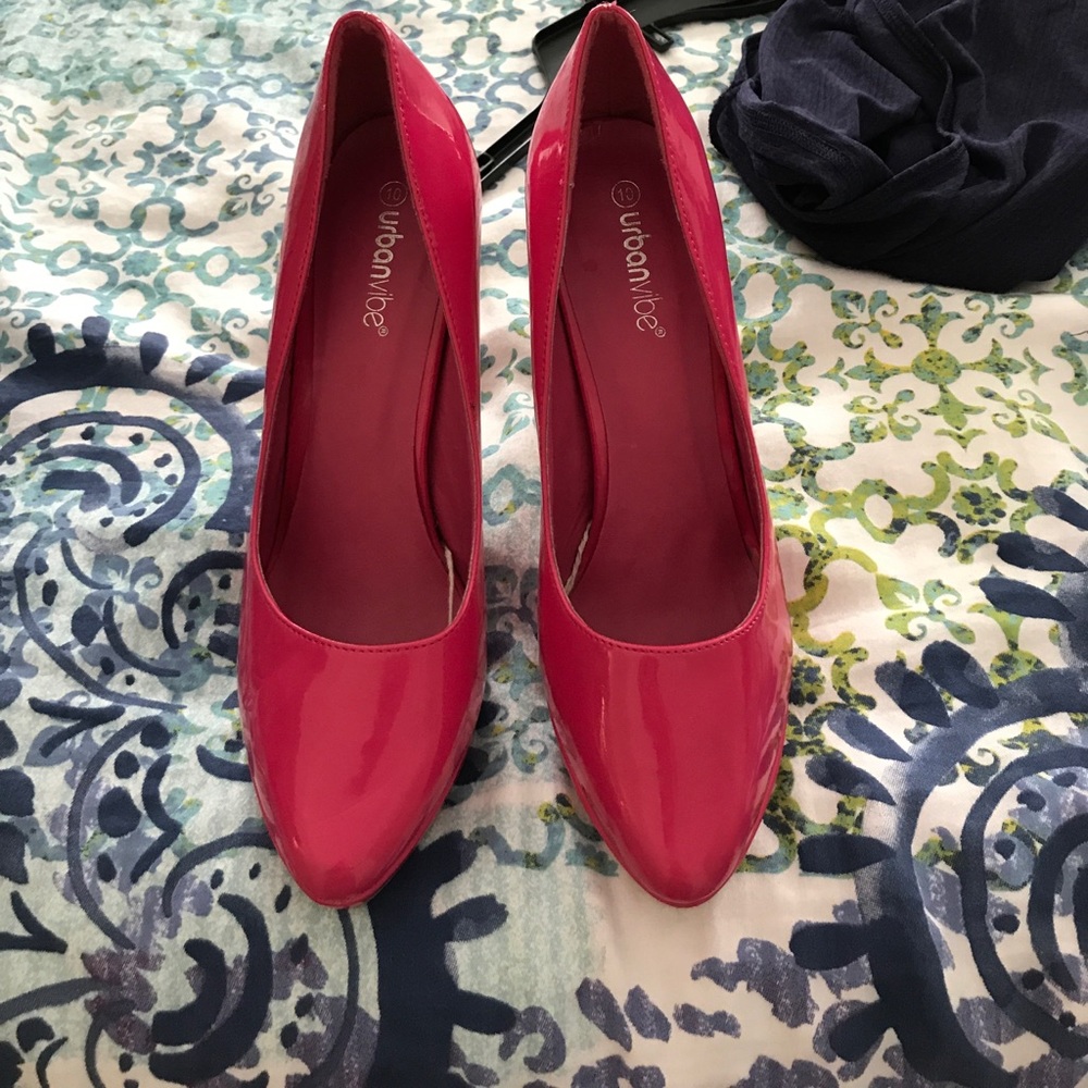 Size 10 hot pink pumps