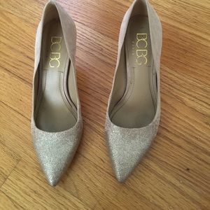 BCBG blush pump